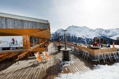 Außenansicht Sonnenterrasse Restaurant Goona Brandnertal Vorarlberg