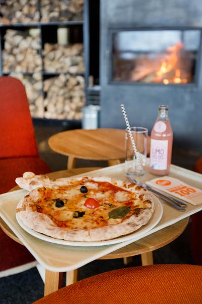 Goona Restaurant Pizza Kamin