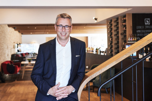 Gastgeber Peter Heine, Lounge Hotel Schwärzler